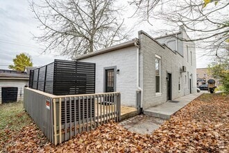 Building Photo - 306 Main St