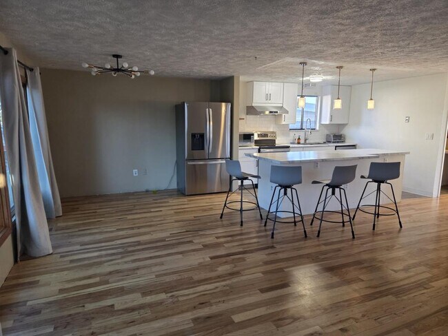 Foto del edificio - 921 Pasque Dr