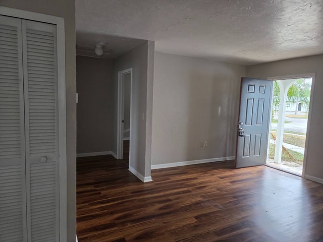 Foto del edificio - 320 Blanco Ct