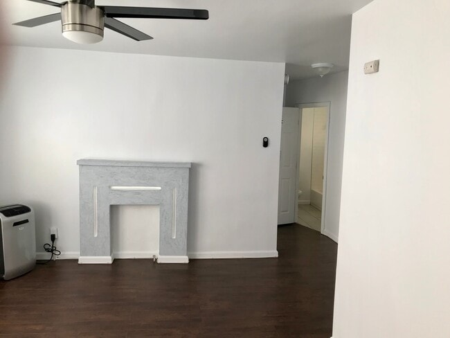 Building Photo - 1203 S Bronson Ave