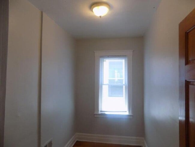 Building Photo - 2331 Caniff St
