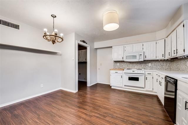 Building Photo - 2504 Crestmoor Ct