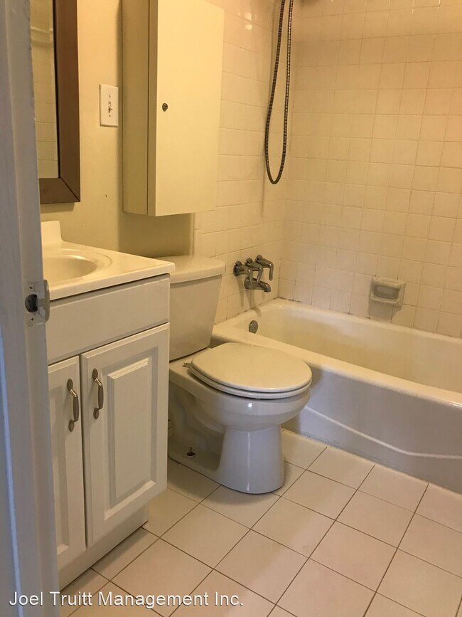 Building Photo - 1 br, 1 bath House - 614 Elliott St N.E. #2D