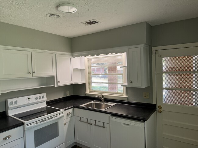 Building Photo - 4479 Oriole St