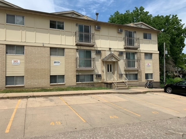 Primary Photo - 322 N Van Buren St