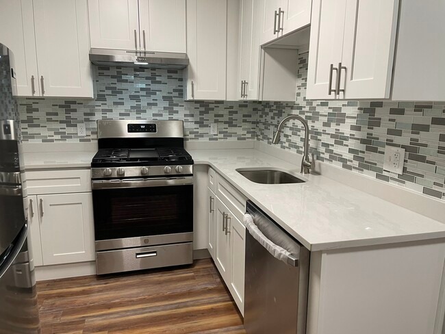 Building Photo - 22 Kenmar Dr