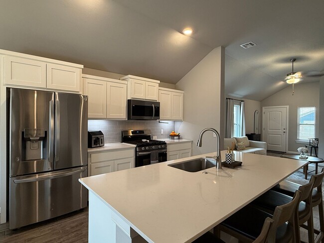 Building Photo - 4612 Prominence Dr