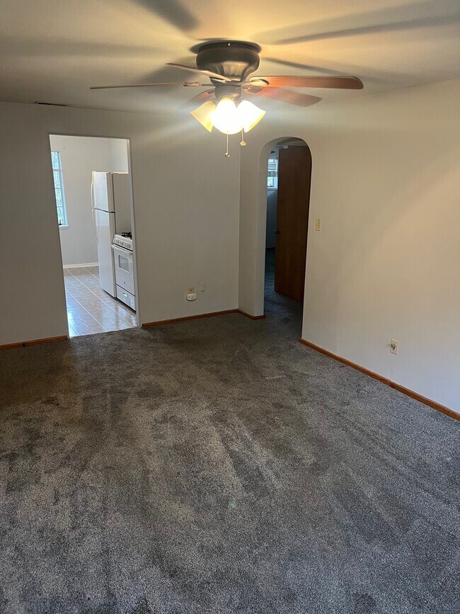 148 Kramer Dr Unit Apt 4, Clarksburg, WV 26301 Apartments in