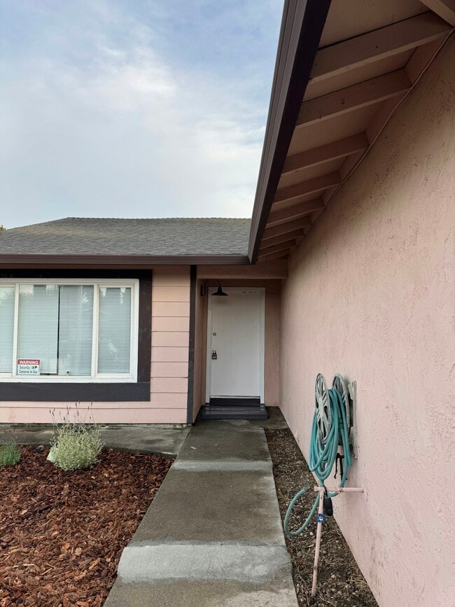 Building Photo - 22 Merrimac Pl