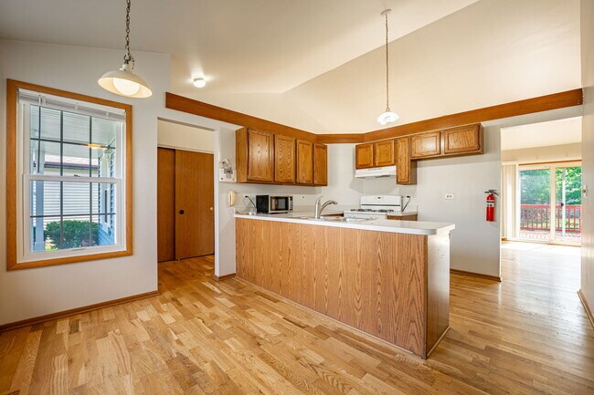 Building Photo - 220 Longford Ct