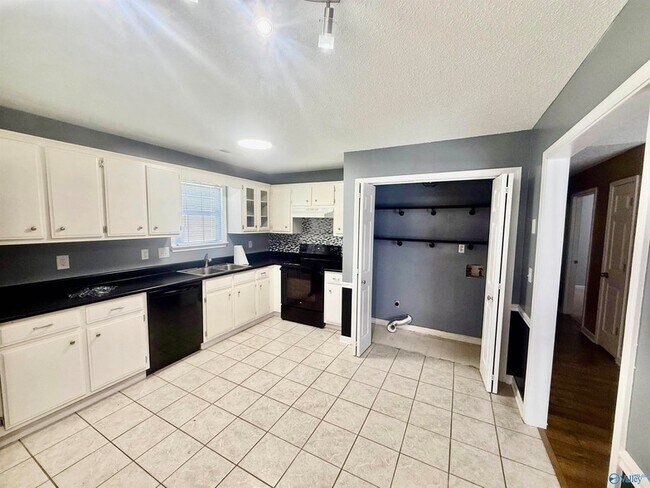 Foto del edificio - 1501 Elizabeth Dr SW