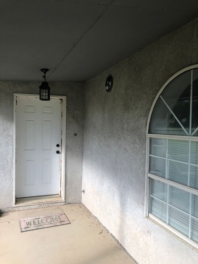 Building Photo - Socorro NM large 1 Bedroom house