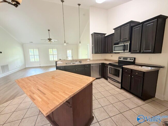 Building Photo - 218 Healey Dr