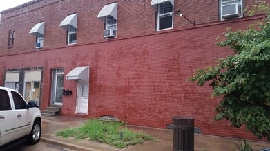 Building Photo - 303 1/2 S Osage Ave