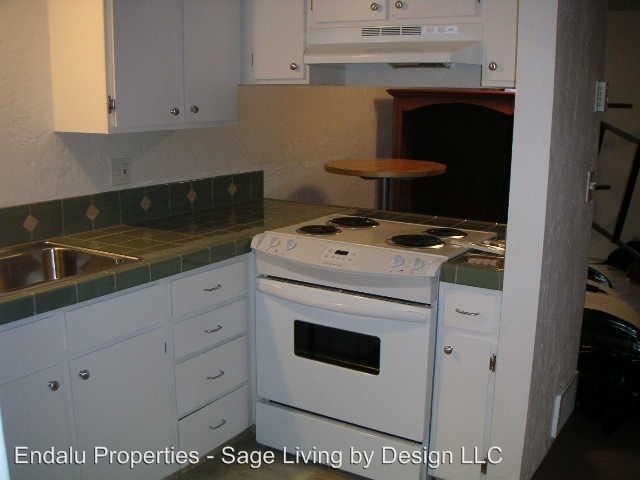 Building Photo - 996 W 4th Ave