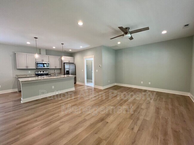 Building Photo - 129 Aurora Dr