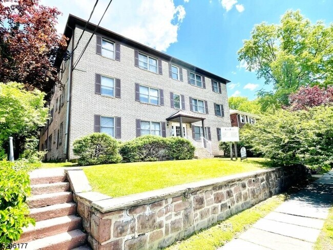 Building Photo - 361 Franklin St