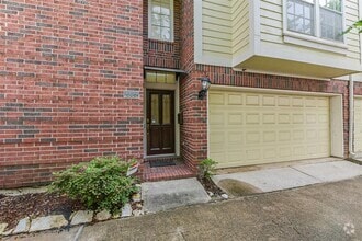 Building Photo - 2322 Chenevert St