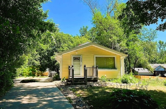Front - 1590 Long Lake Blvd