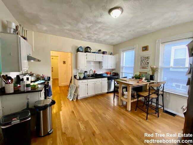 Building Photo - 30 Egleston St