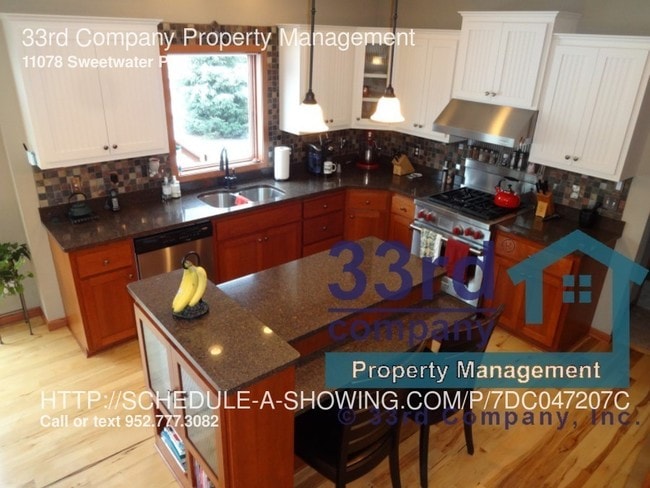 Building Photo - Dancing Waters of Woodbury Executive Home!