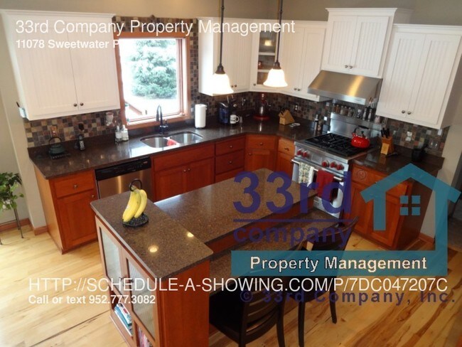 Foto del edificio - Dancing Waters of Woodbury Executive Home!