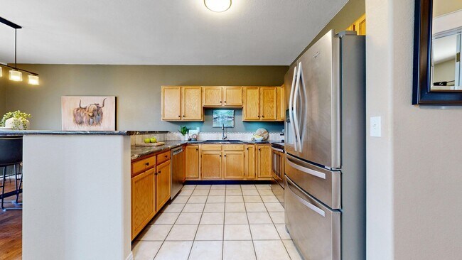 Building Photo - Beautiful Townhome-Fort Collins