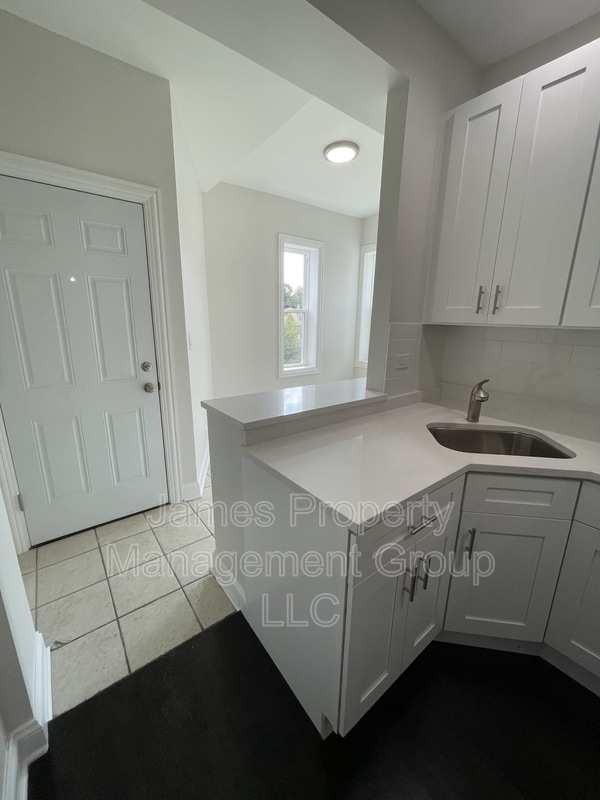 Building Photo - 3607 W Le Moyne St