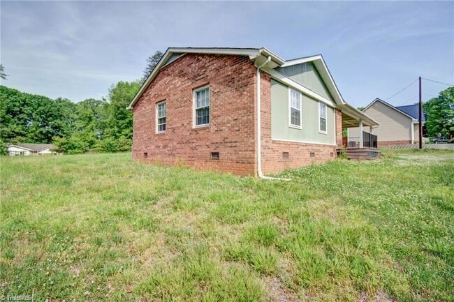 Building Photo - 1002 Phineas Dr