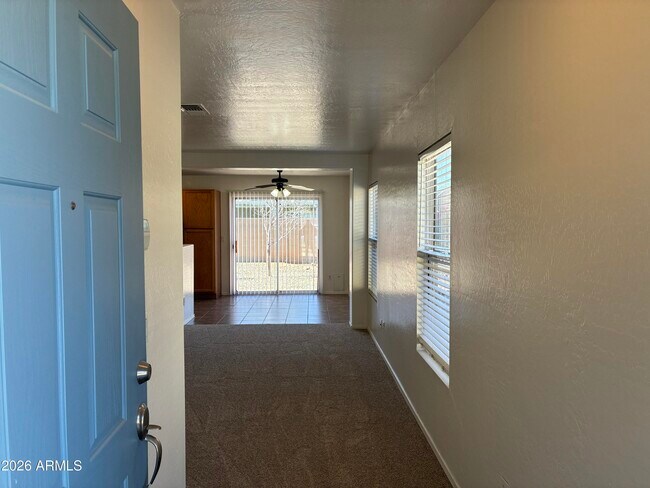 Foto del edificio - 6027 W Encinas Ln