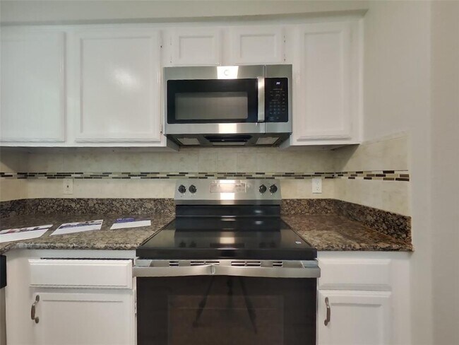 Foto del edificio - 2824 Sugar Wood Dr