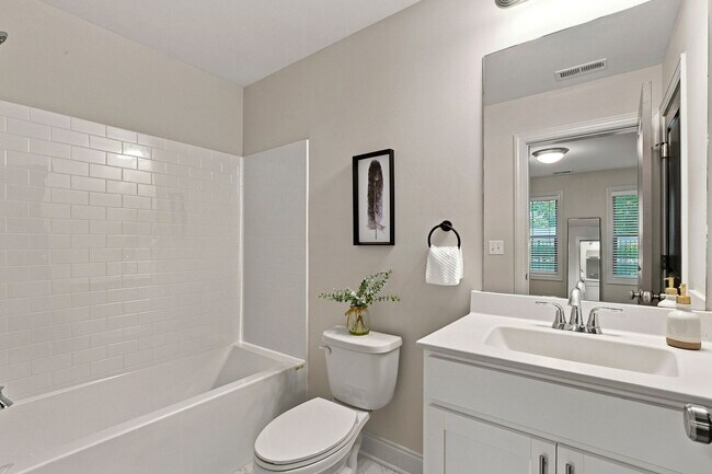 Building Photo - 776 Angora Aly