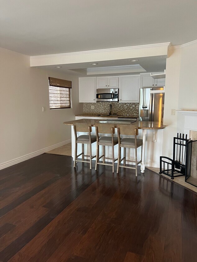 Foto principal - 644 Manhattan Beach Blvd