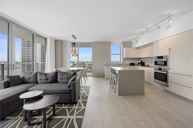 Building Photo - 4010 S Ocean Dr