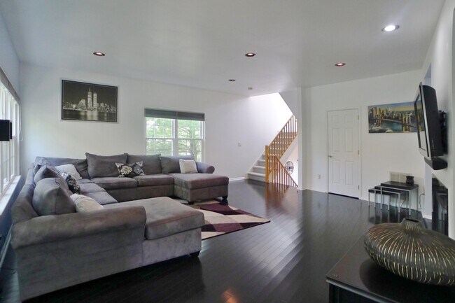 Foto del edificio - 808 Dellwood Ln