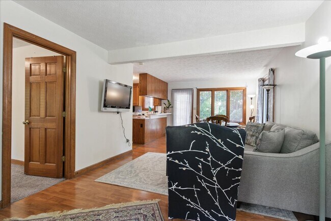 Building Photo - Apartment in Yorktown (1 bed/ 2 bath)
