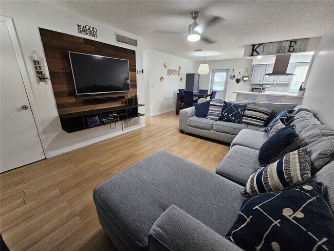 Foto del edificio - 3276 Harry St