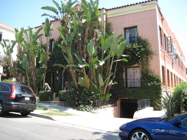 Building Photo - 1926 N Kenmore Ave