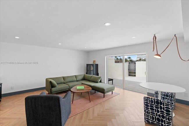 Foto del edificio - 1817 NE 121st St