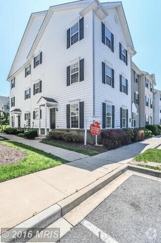Building Photo - 2109 Bristol Dr