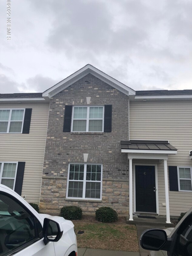 Primary Photo - 124 Chandler Dr