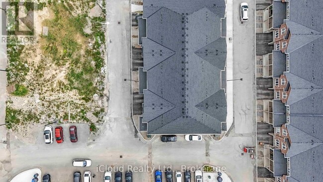 Building Photo - 677 Park Rd N