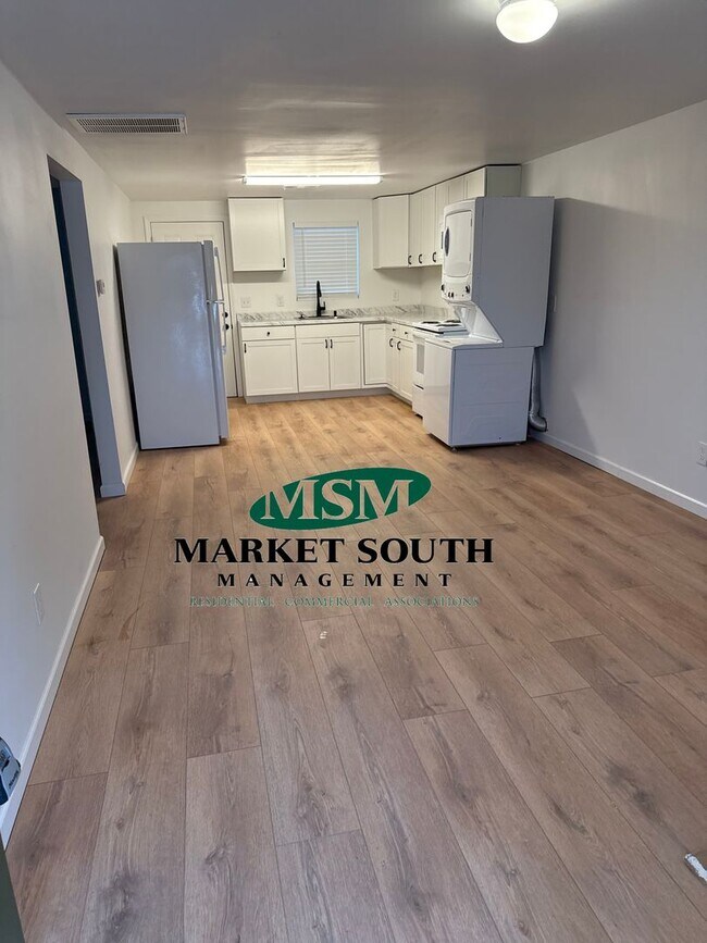 Foto del edificio - Charming Renovated 2BR/1BA Cottage in West...