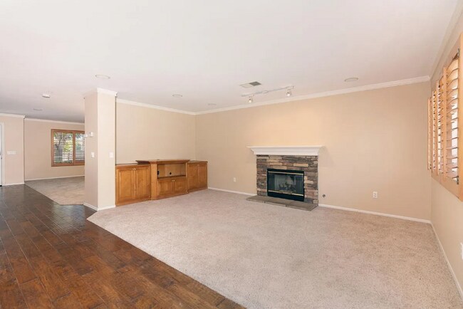 Building Photo - 302 La Soledad Way