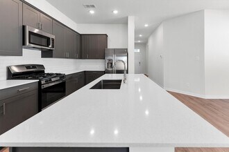 Building Photo - 16927 Lavender Farm St