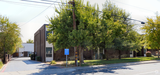 Foto del edificio - Walnut Avenue Apartments