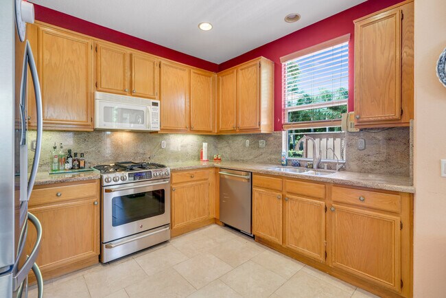 Building Photo - 3831 Shakespeare Dr