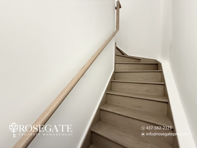 Photo du bâtiment - Bright Corner-Unit Townhouse with 3 Bedrooms & Private Outdoor Spaces in Scarborough