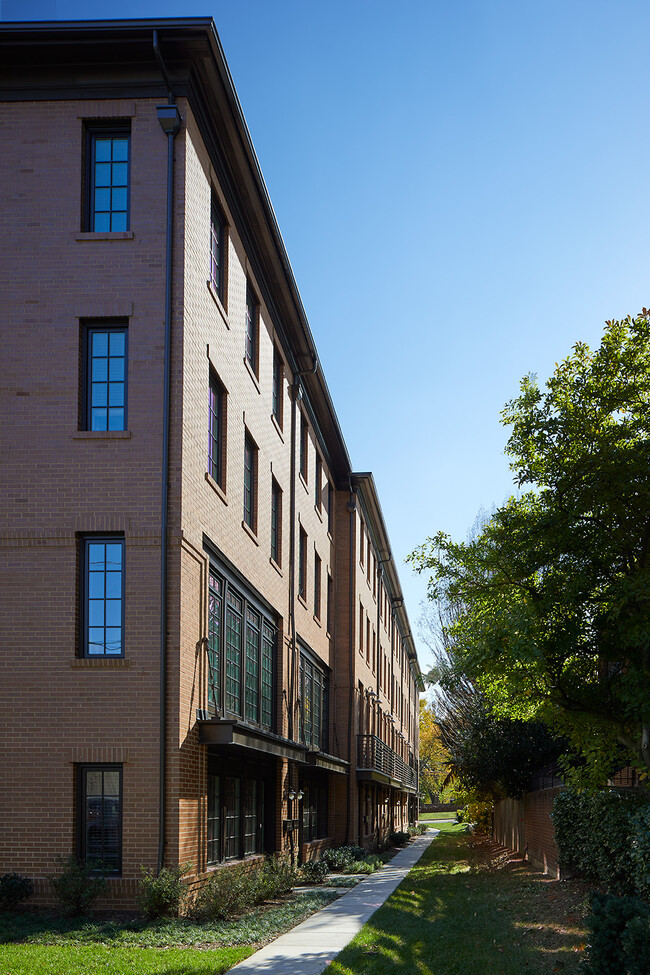 Foto del edificio - 918 N Buchanan St