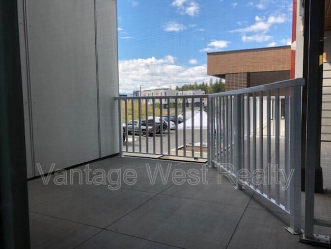 Building Photo - 625-625 Academy Way